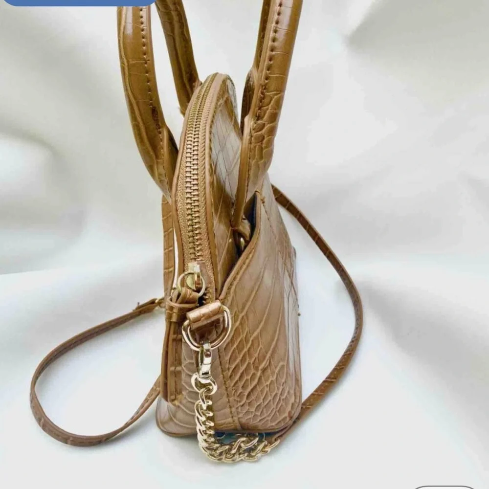 Zara Elegant Tan Crocodile-Embossed Handbag - Picture 4 of 14